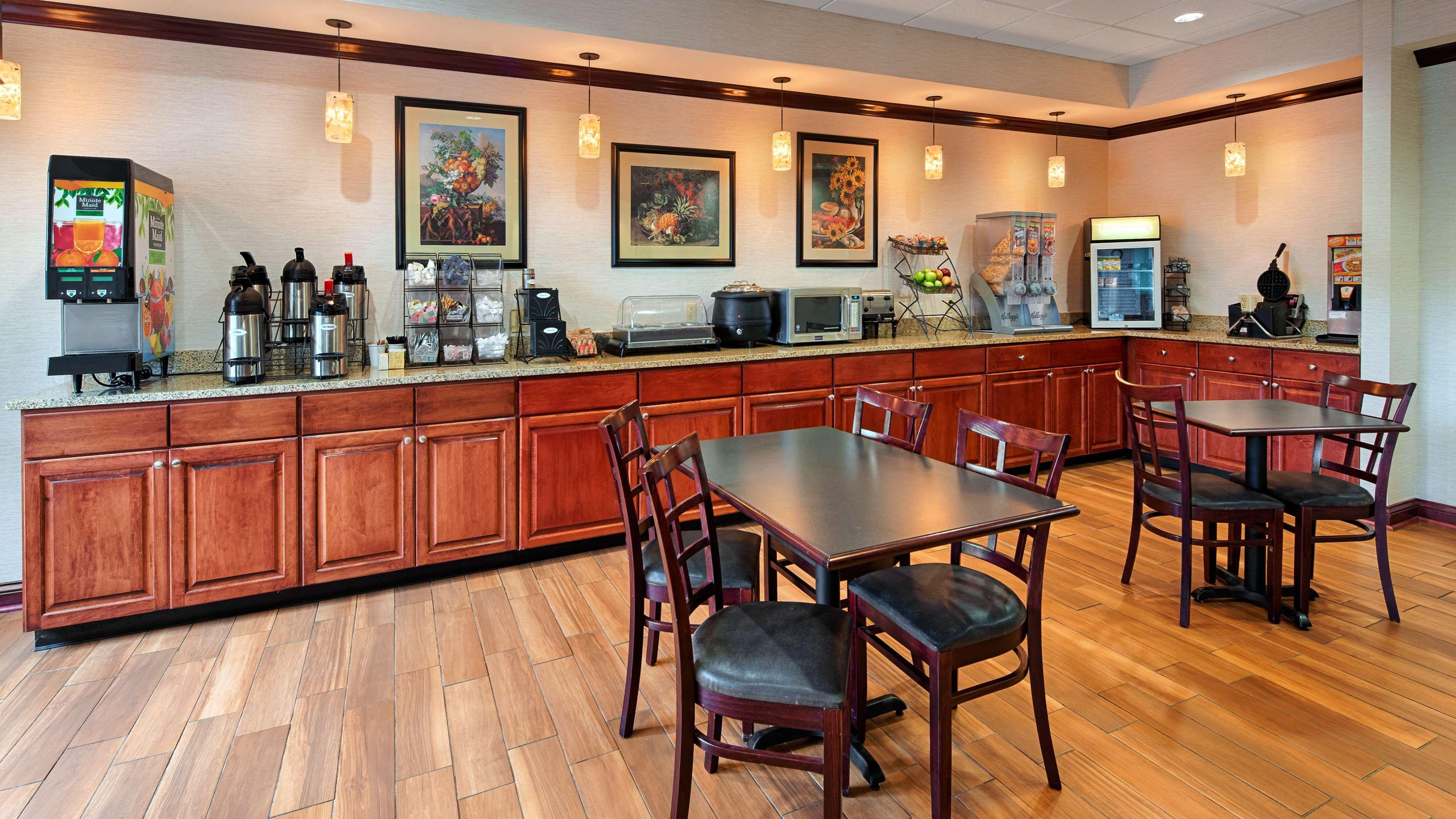 Best Western Of Wise Екстериор снимка