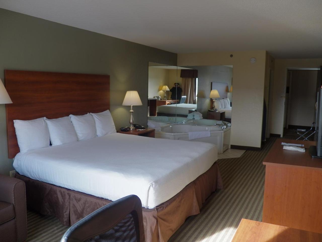 Best Western Of Wise Екстериор снимка